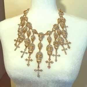 Stunning Costume Skull & Cross necklace