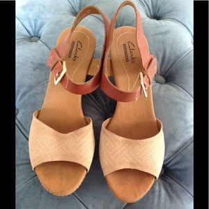 Women's Clarks Tan Leather Wedge Sandal Size 8.5