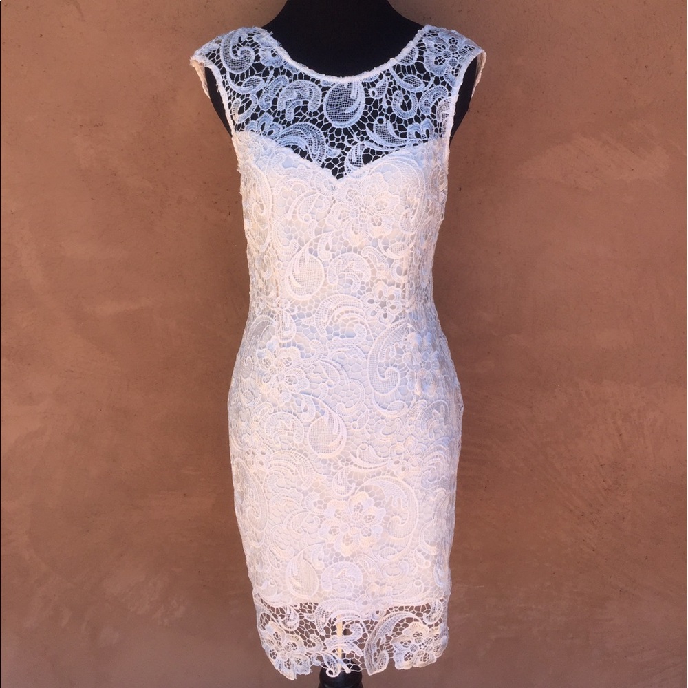 $68 {Francesca's} White Sleeveless Lace Dress
