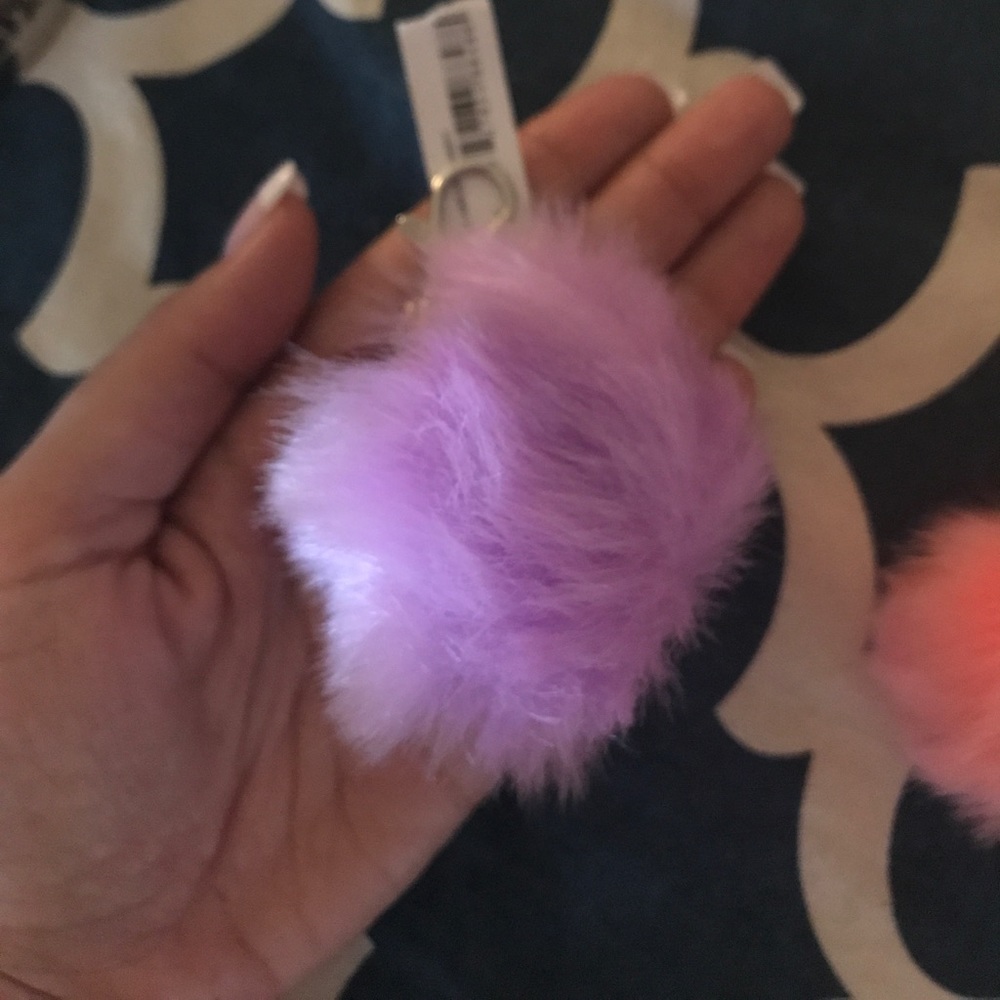2 Pom keychains - Picture 2 of 5