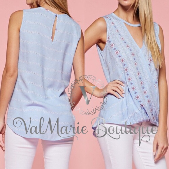 📍CLEARANCE📍AMAZING Powder Blue Surplice Top - Picture 2 of 2