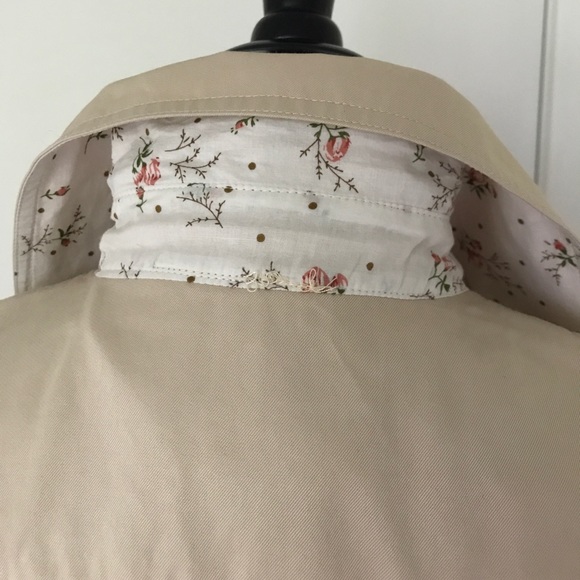 BEAUTIFUL CROPPED TRENCH. - Picture 7 of 8