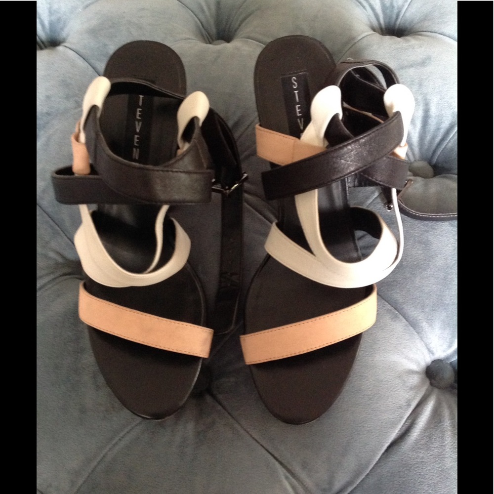Steve Madden Strappy Leather Sandal Size 7.5