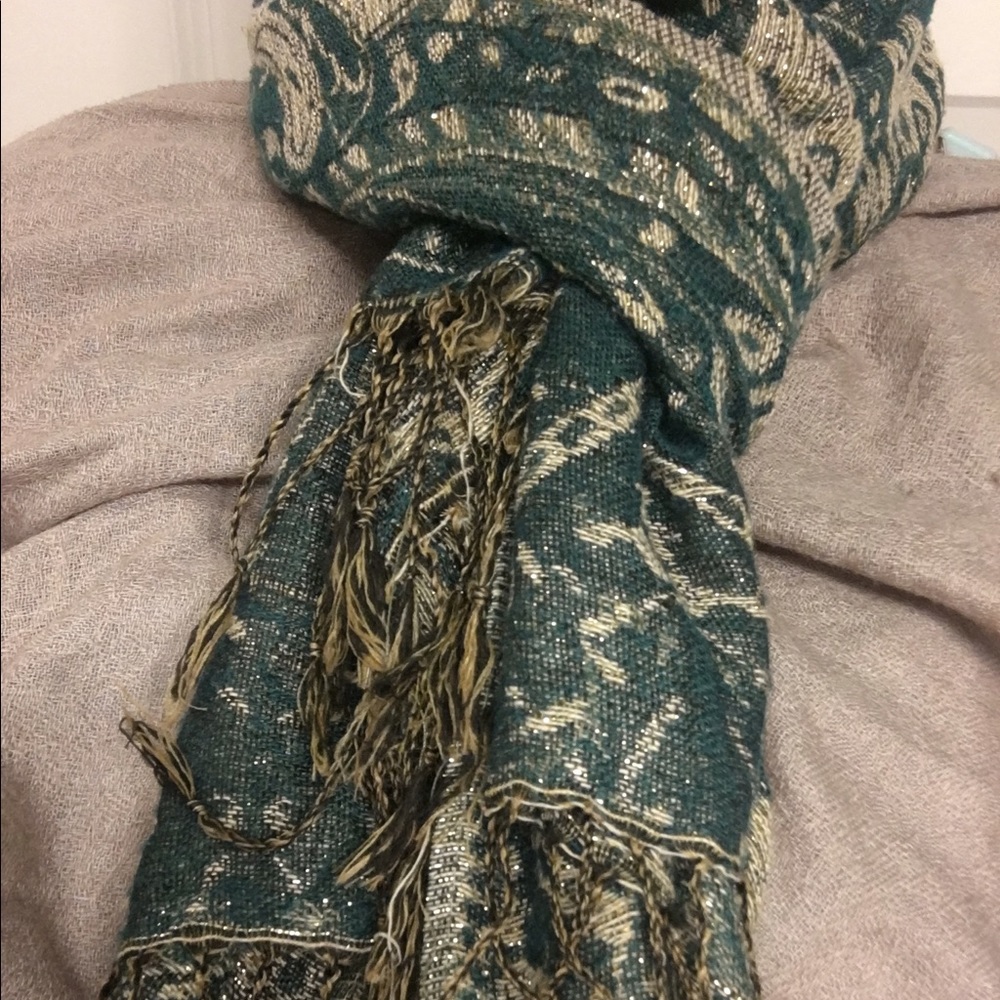 🌼Green and gold scarf with designs
