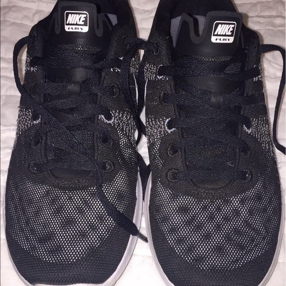 women's nike flex tennis shoes - size 8.5