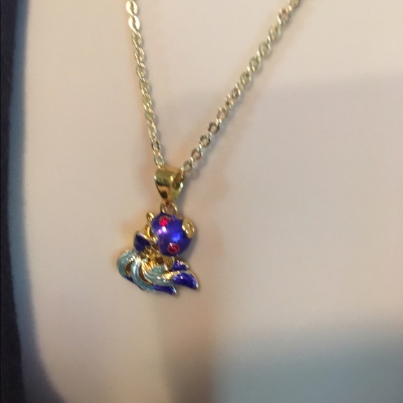 Cloisonné enamel carp goldfish pendant and chain - Picture 3 of 4