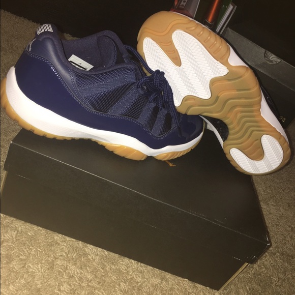retro 11 low navy gums - Picture 1 of 3