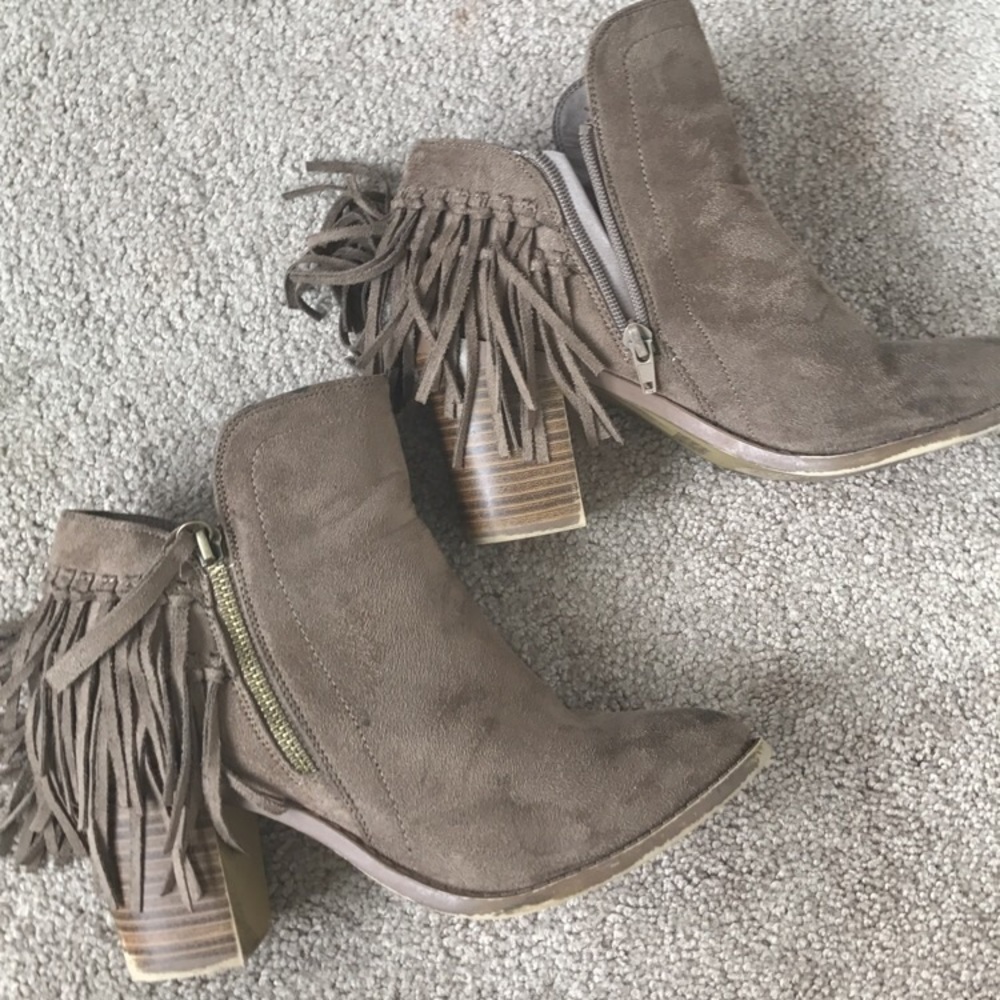 Taupe faux suede booties with fringe