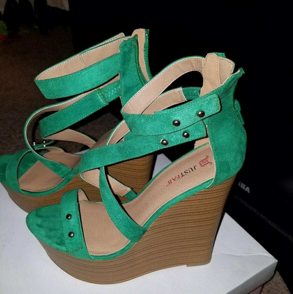 NWT JustFab Clarysa Green Wedge