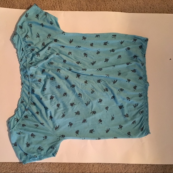 🌺 Light Blue American Eagle floral tee - Picture 3 of 3