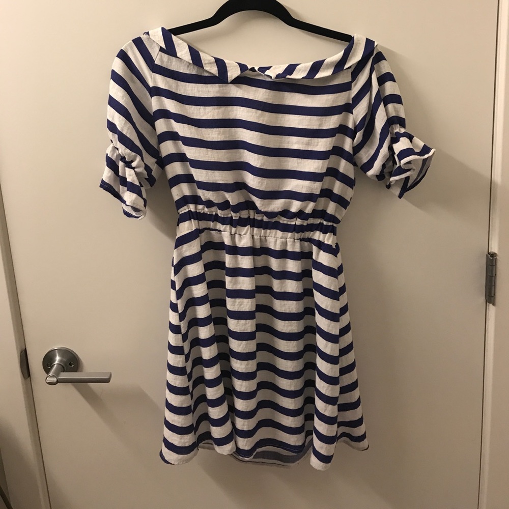 Cute two way dress. ( off shoulder dress )