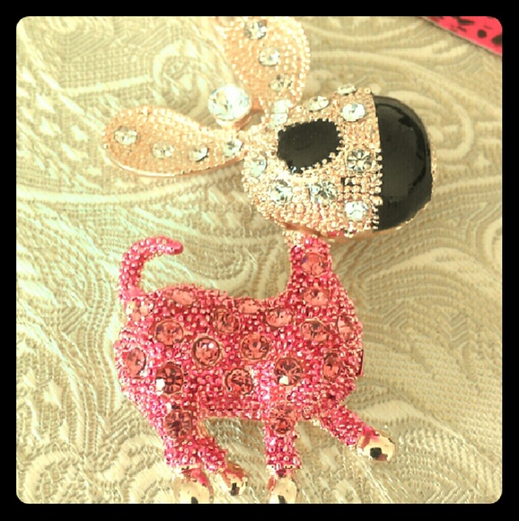 Betsey Johnson Jewelry - Betsy Johnson Pink Donkey Necklace
