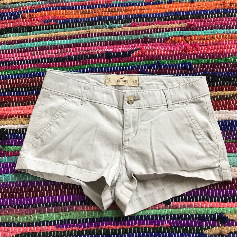 Beige khaki shorts
