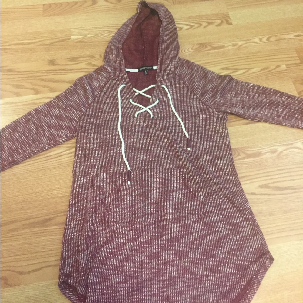 Red and white tie-up pullover