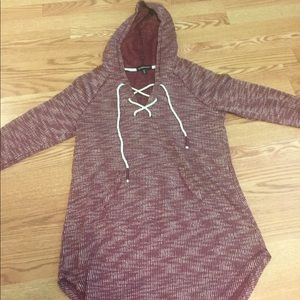 Red and white tie-up pullover