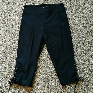 Raffinalla Black Capris