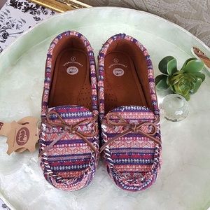 NIB Red Tribal LAMO Moccasins sz 9