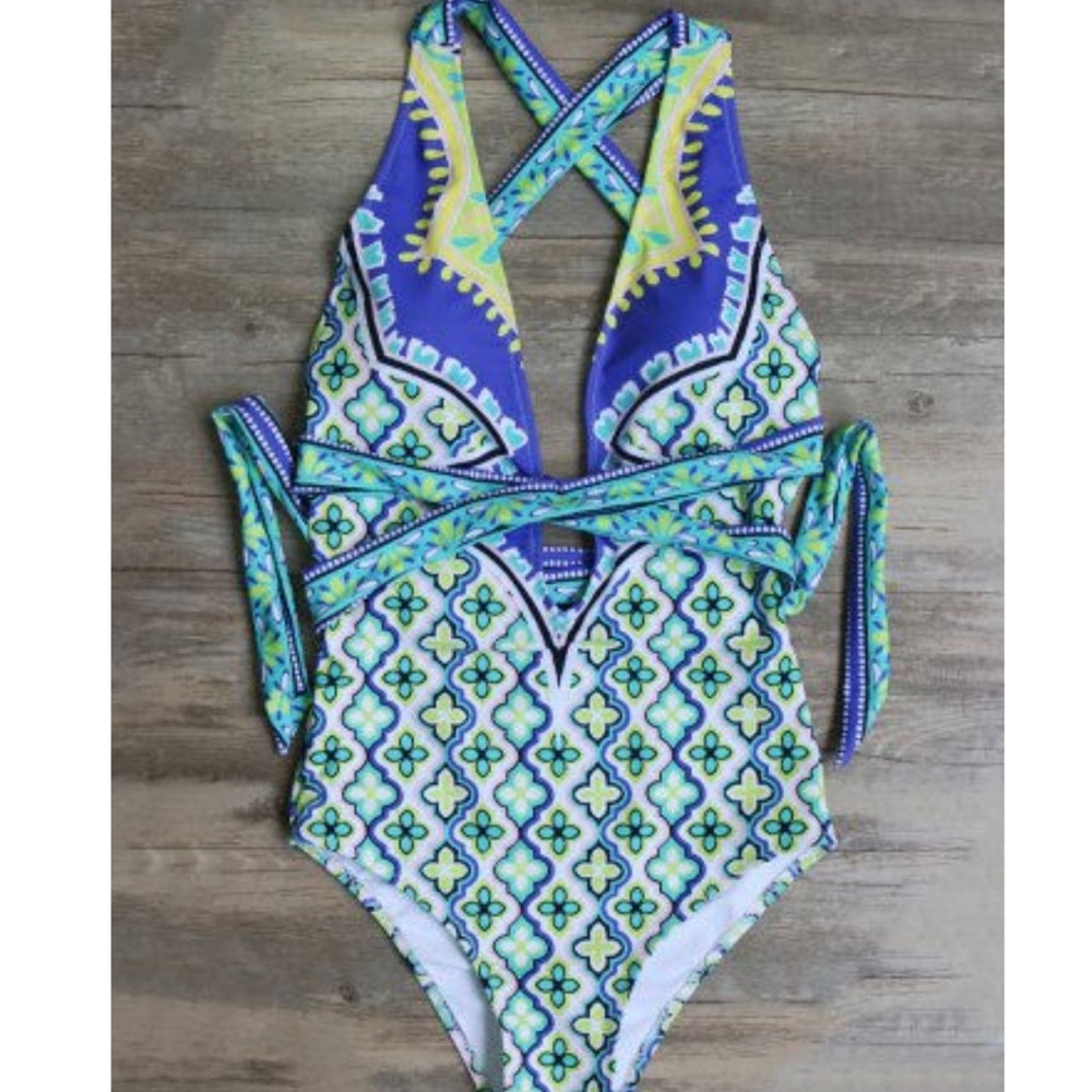 BRAND NEW! Gorgeous one piece bathing suit!