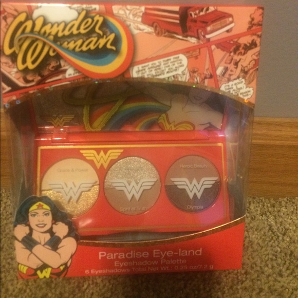 NEW Wonder Woman Eyeshadow - Picture 5 of 5