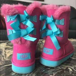 UGG Bailey Bow boots [Kids' 3 / Women's 5-5.5]