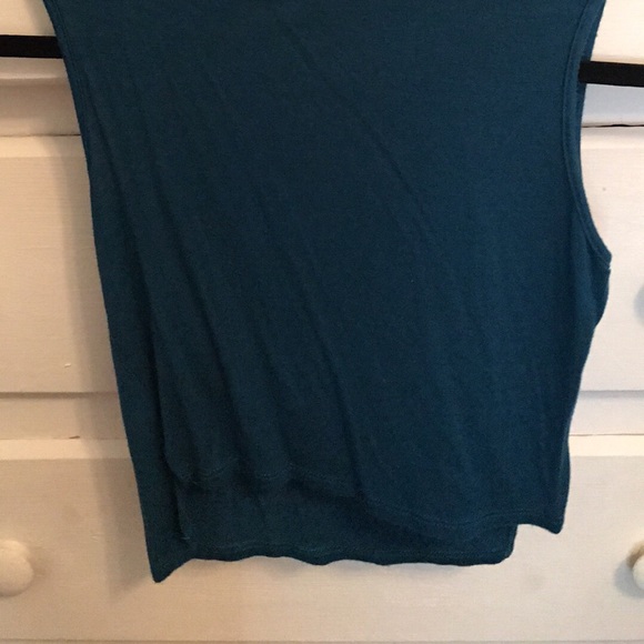 crop top - Picture 2 of 2