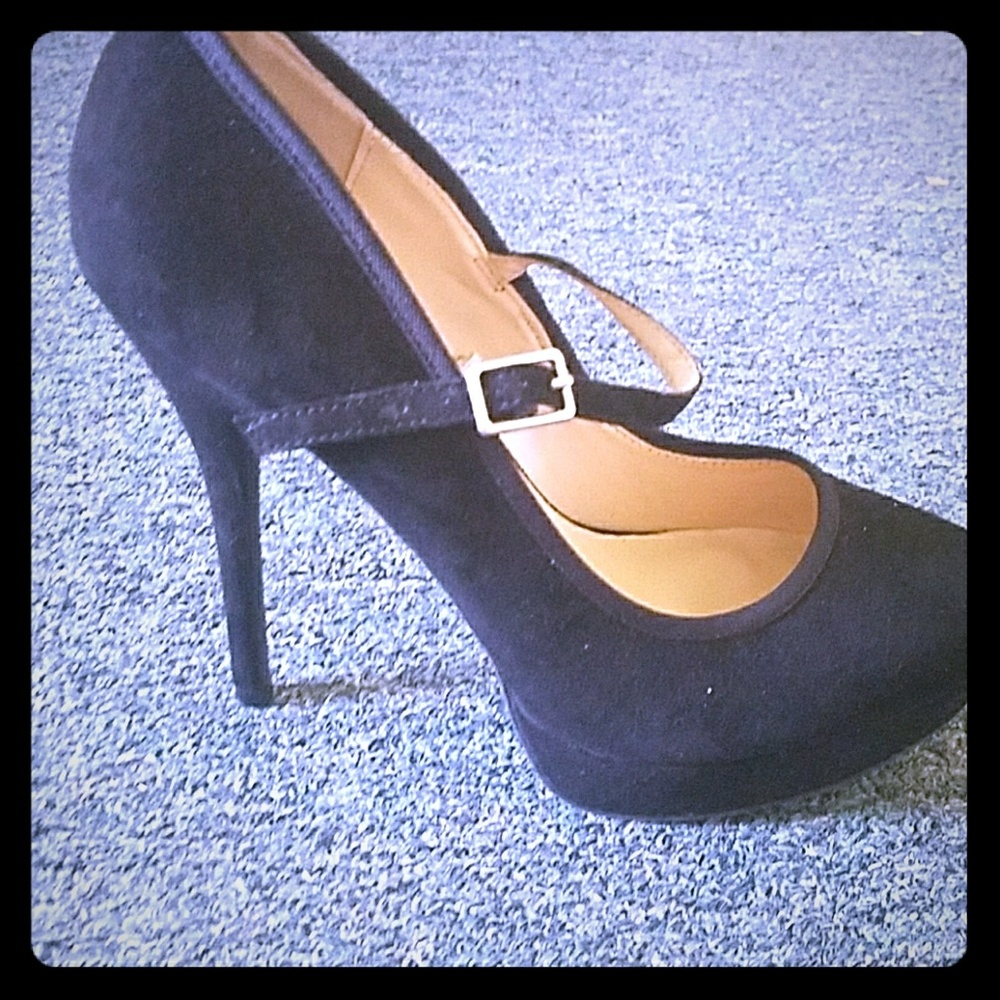 Platform mary jane pumps.