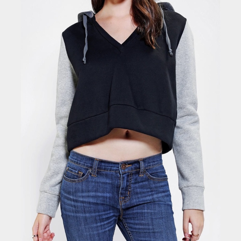 Urban Outfitters Pullover cropped hoodie