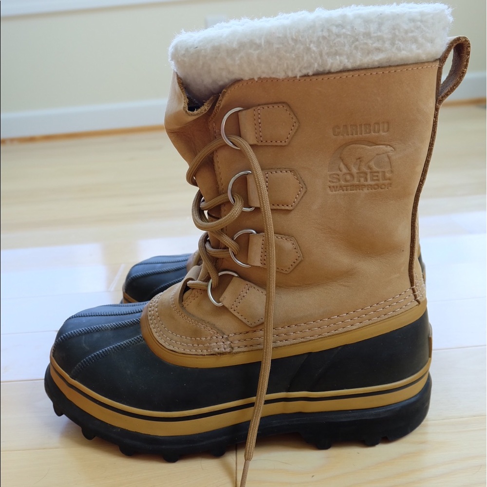 LIKE NEW: Sorel Caribou Winter Boots!