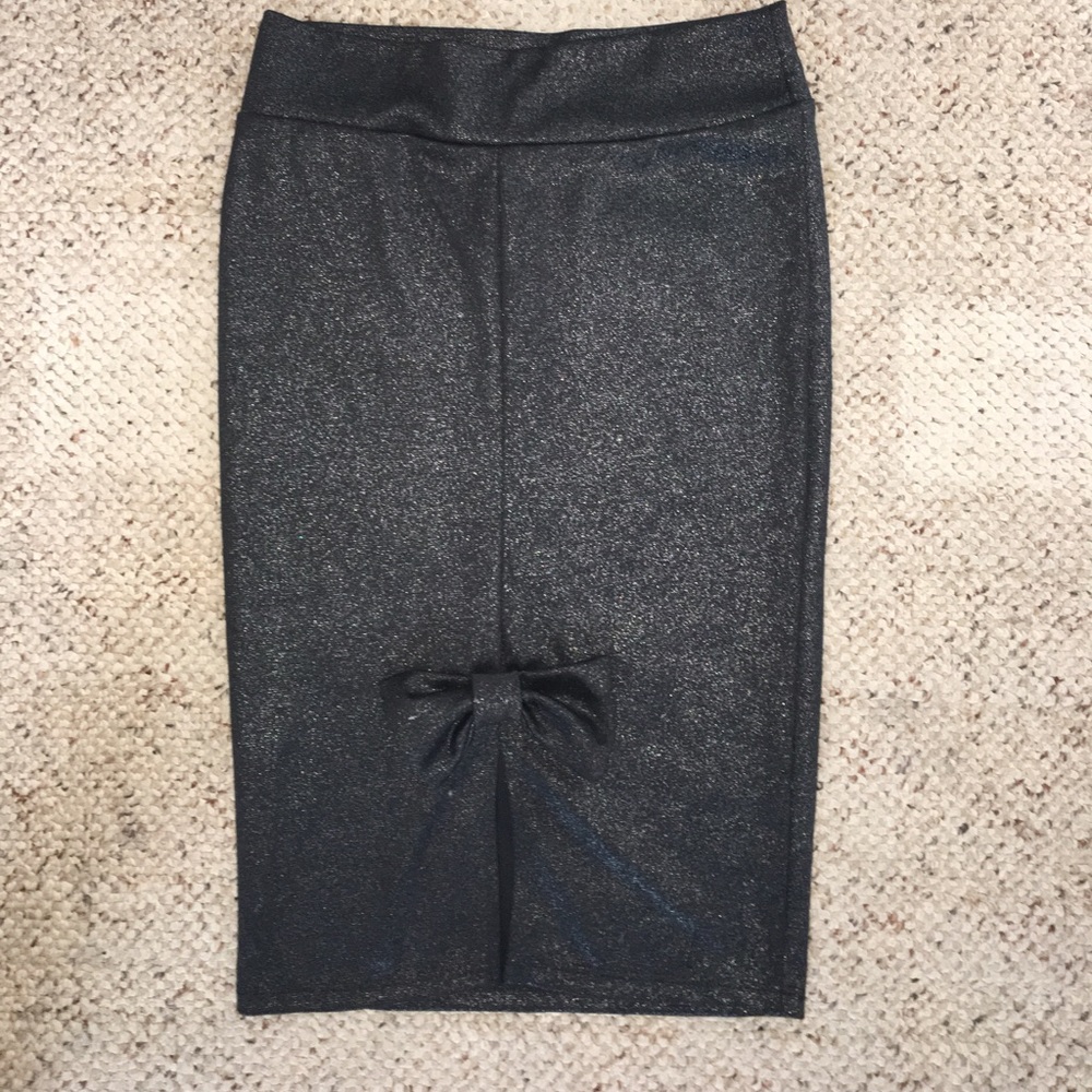 Metallic grey pencil skirt with bow