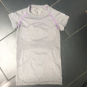 Lululemon tee