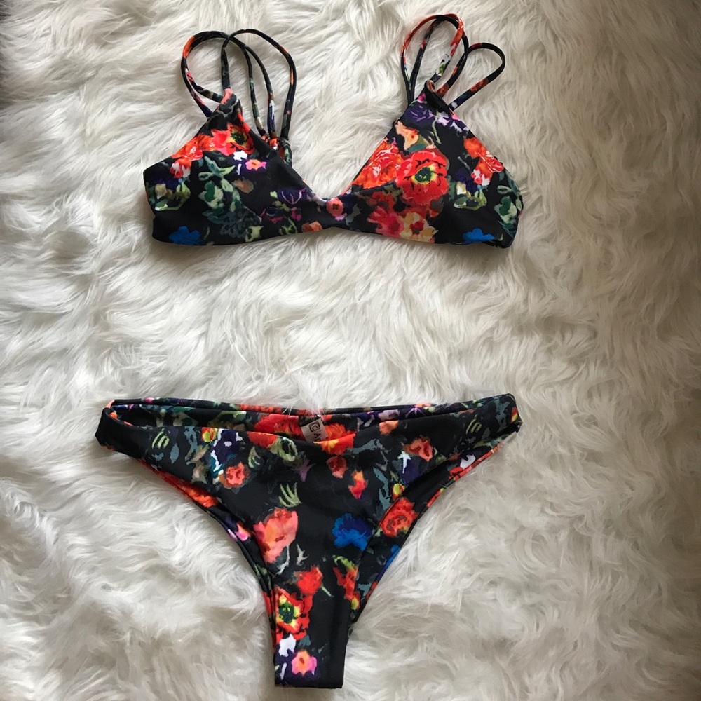 NWT floral bikini