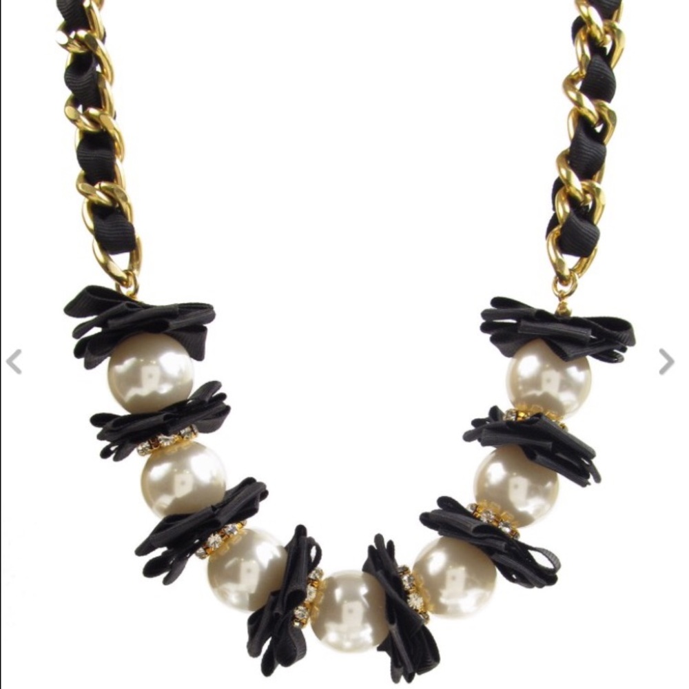NWT Betsey Johnson Iconic Pearl Ribbon Necklace