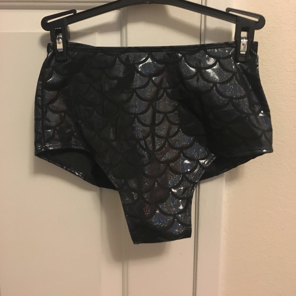 ✨SOLD✨ Rave Shorts NWOT ❤️