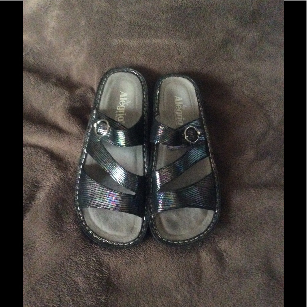 🌸Alegria Sandals 🌸 Beautiful Iridescent color 👣