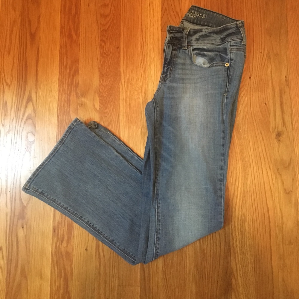 Light wash American eagle jeans