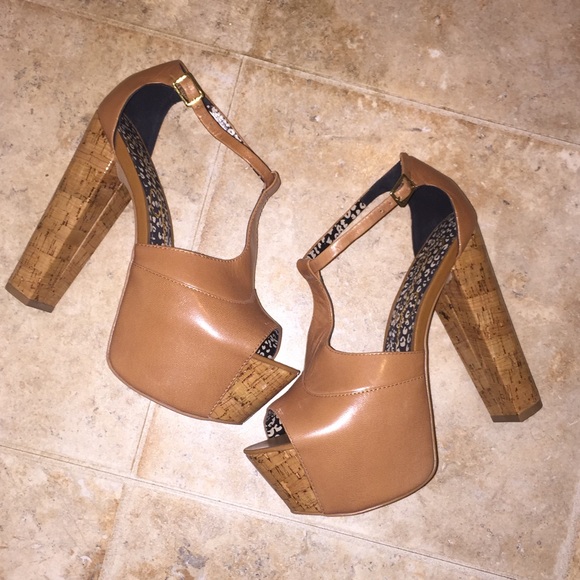 Jessica Simpson Shoes - ✌🏼️Jessica Simpson Nude Dany Retro Platform Heel