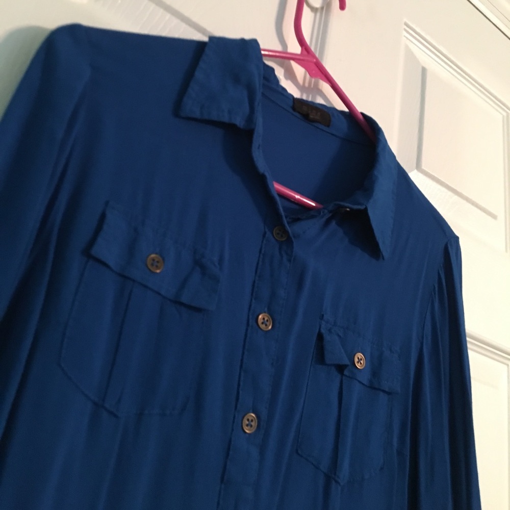 blouse - Picture 2 of 2