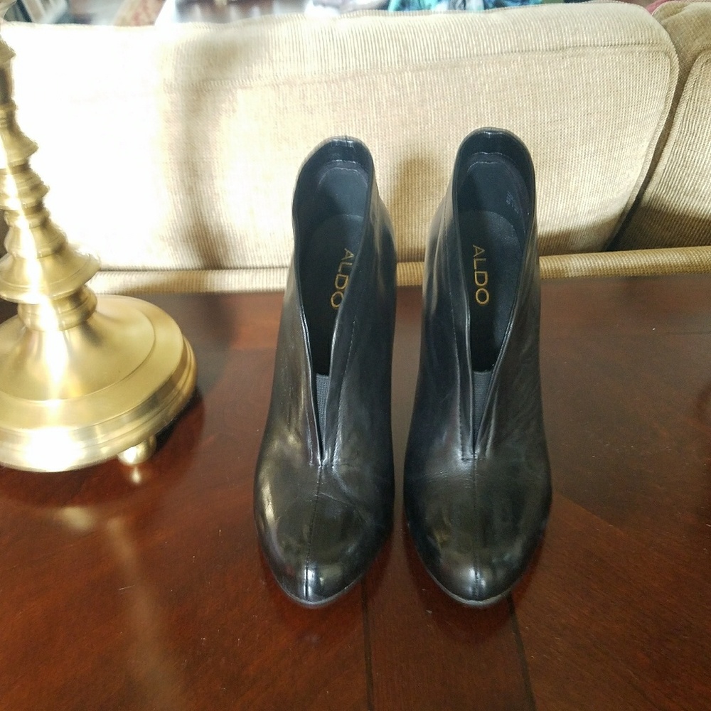 Aldo blaxk ankle bootie