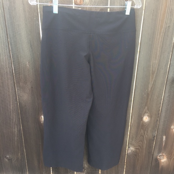 NIKE DRI FIT BLACK CROP PANTS SZ SMALL - Picture 3 of 3