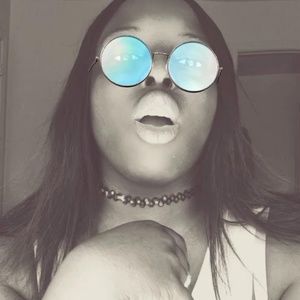 Meet your Posher, Crystal