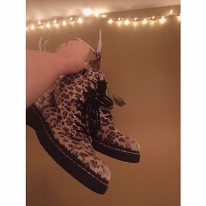 Leopard boots (furry)