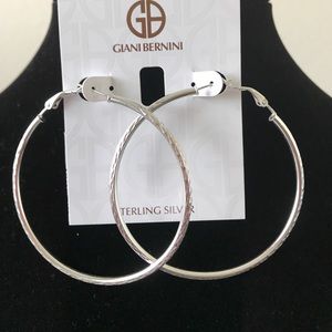 Beautiful hoop earring. One of my favorite.