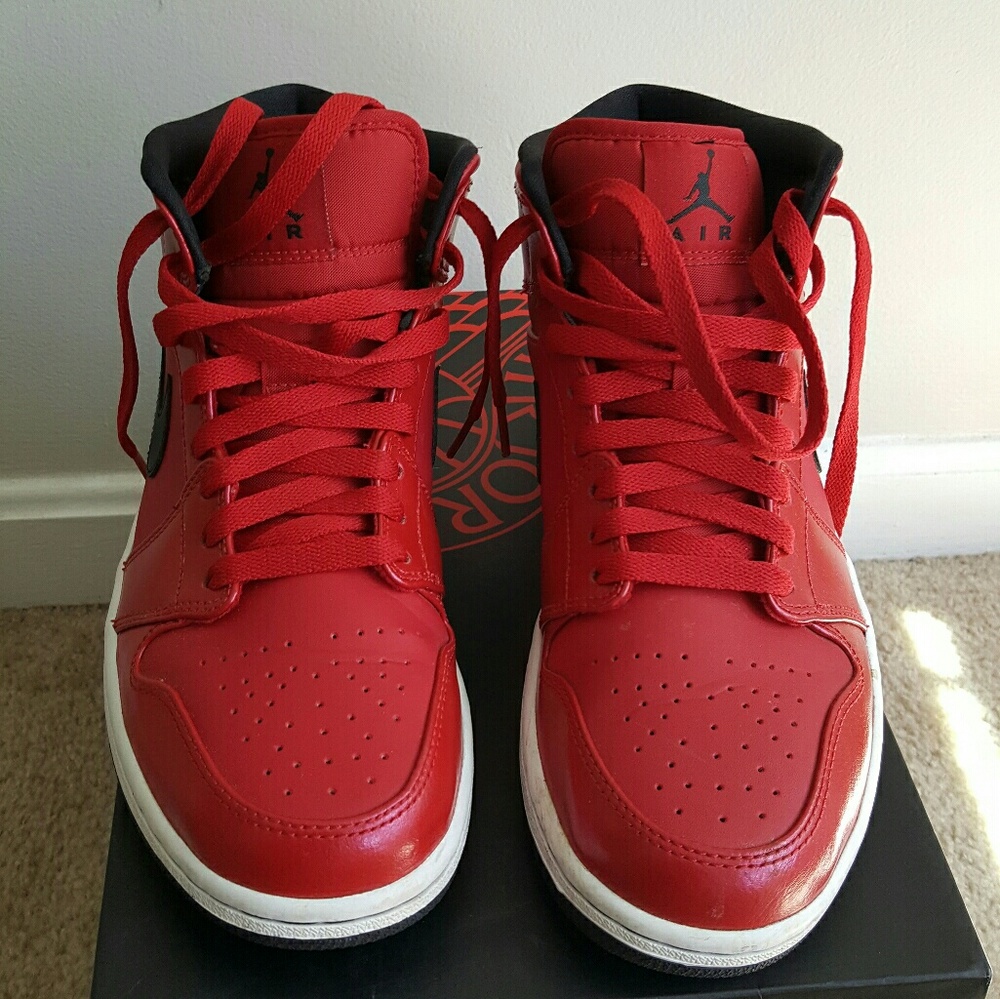 Air Jordan Mid 1