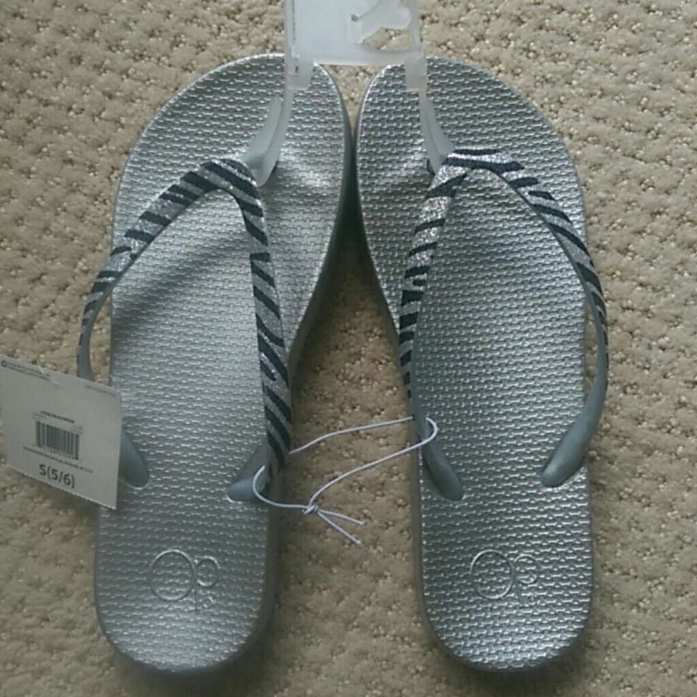 🌞🌞Summer sparkly flip flops