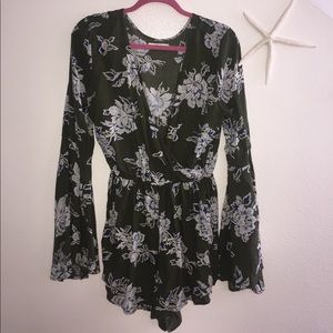 Floral Bell-sleeve Romper