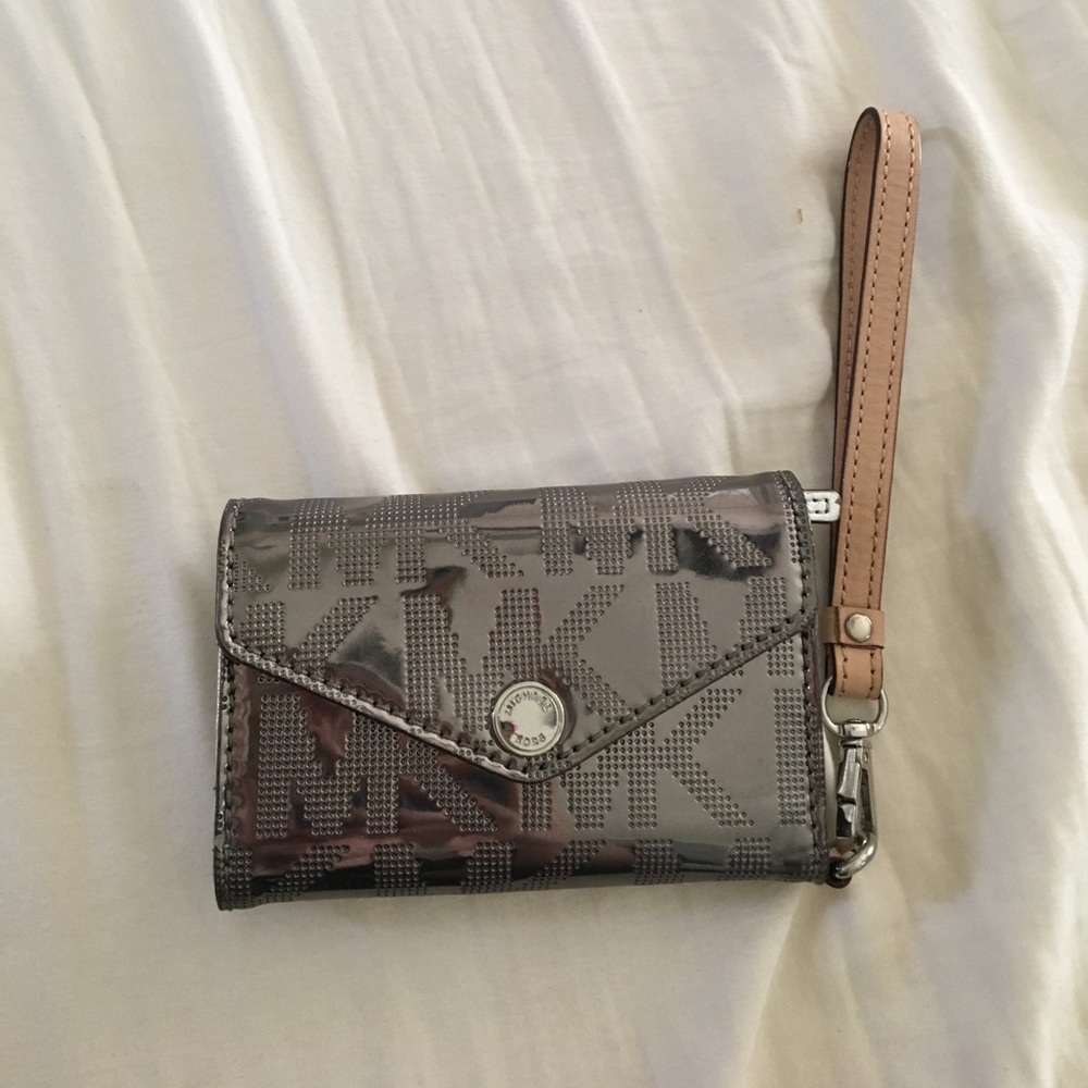 FINAL SALE💞 Michael Kors Iphone Case/Wallet