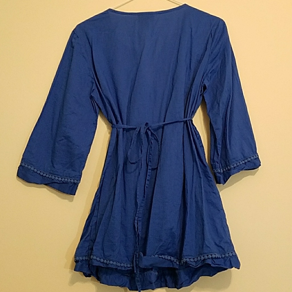 Pretty Blue Top. - Picture 3 of 3