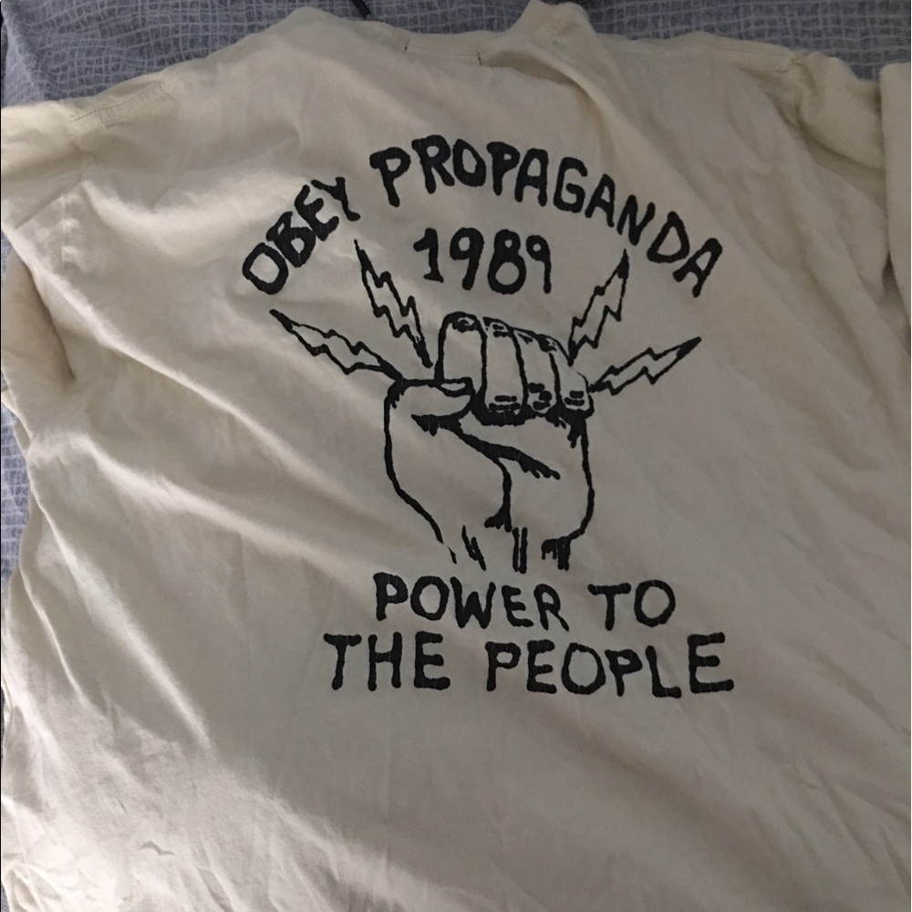 Obey t shirt in men's xl