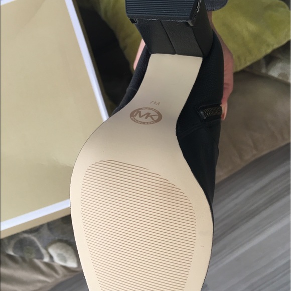 Michael kors Sabrina leather boots ONE DAY SALE - Picture 3 of 7