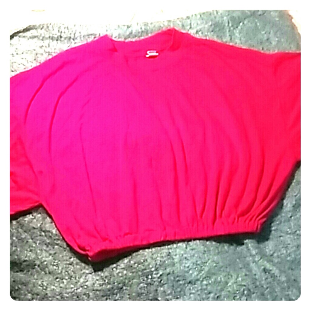 Hot pink crop cotton t shirt!